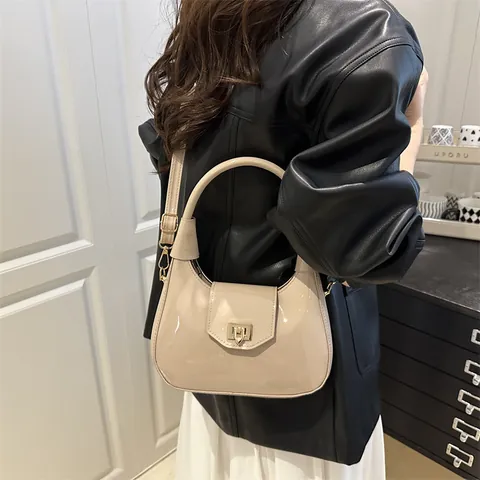 Borsa Hobo da Donna in Vernice Borsa a Mezzaluna Con Chiusura in Metallo Dorato Tracolla Regolabile Borsa a Tracolla Quotidiana