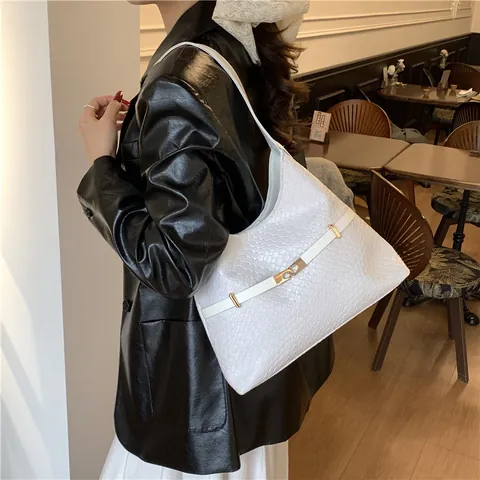 Vintage Woven Pattern PU Leather Underarm Bag For Women Large Capacity Tote Shoulder Bag With Gold Metal Buckle Commuter