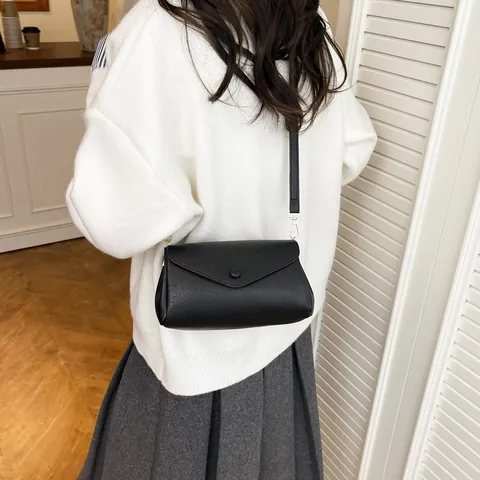 Women Vintage PU Leather Crossbody Bag Small Envelope Flip Shoulder Bag With Adjustable Strap Solid Color Fashion Square Bag