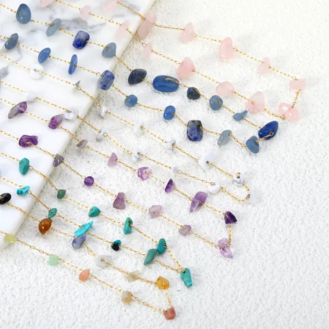 Franse Retro Roestvrij Staal Vergulde Ketting Halsketting Met Kleurrijke Onregelmatige Natuursteen Schilfers Vrouwen Sieraden