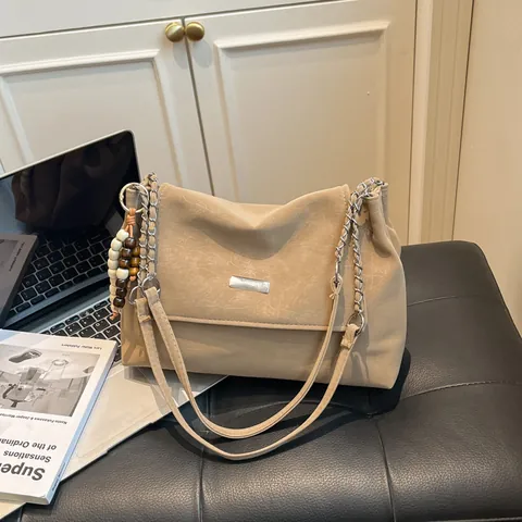 Sac Cabas en Similicuir Mat Vintage Femmes Rétro Grande Capacité Sac à Épaule Avec Bandoulière Chaîne et Charme de Perles