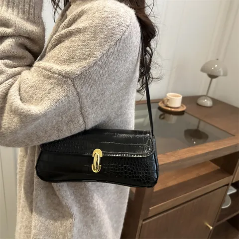 French Vintage Crocodile Pattern Underarm Bag For Women PU Leather Shoulder Bag With Metal Lock Fashion Baguette Bag