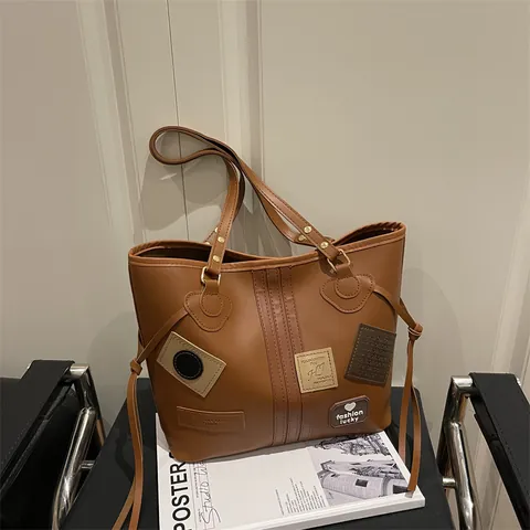Women Retro Street Trend PU Leather Large Capacity Tote Bag Commuting Shoulder Bag With Fashion Lucky Heart Patch