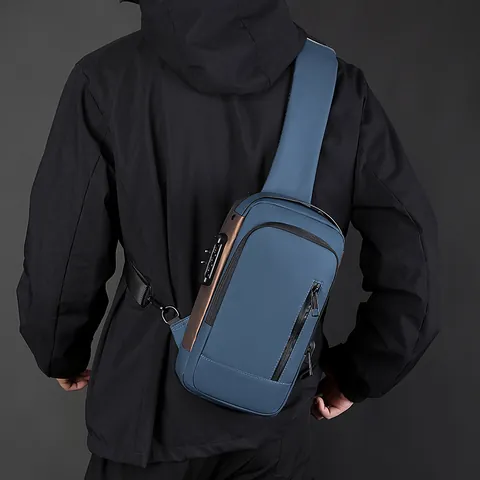 Antidiebstahl Brusttasche für Herren mit USB Ladeanschluss Wasserdichtes Material Sling Umhängetasche Mode Schultertasche