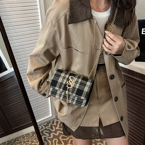 Vintage Plaid Woolen Crossbody Bag For Women Gold Chain Flap Shoulder Bag With Tassel Metal Logo Decor Small Square Bag