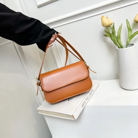 Vintage Minimalistische PU Leren Kleine Vierkante Tas Voor Dames Mode Effen Kleur Schoudertas Met Gouden Metalen Gesp