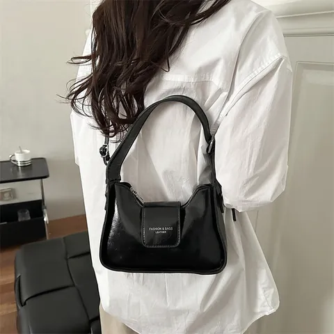 Sac à Épaule sous le Bras en Cuir PU Minimaliste Français Femme Vintage Brillant Croissant Sac à Main pour Trajet Mode Quotidienne