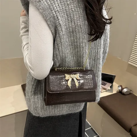 Sac à Bandoulière Femme Motif Crocodile Avec Nœud en Métal Fermoir Magnétique Cuir PU Chaîne Petit Sac Carré Chic