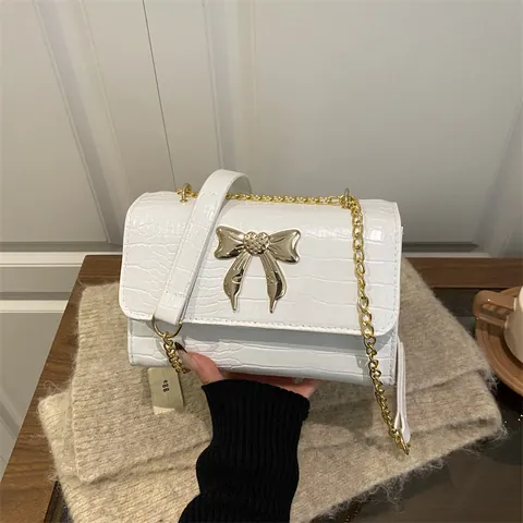 Sac à Bandoulière Femme Motif Crocodile Avec Nœud en Métal Fermoir Magnétique Cuir PU Chaîne Petit Sac Carré Chic
