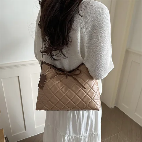 Women Quilted Diamond Stitching Large Capacity Shoulder Bag PU Leather Fashion Bow Decor Tote Bag Commuter Casual Underarm Bag