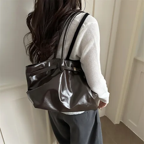 Vintage Large Capacity Glossy PU Leather Tote Bag For Women Fashion Shiny Pleated Shoulder Bag Casual Commuter Handbag