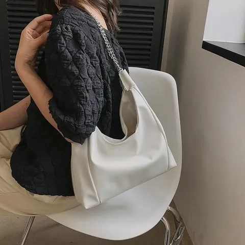 Borsa Tote da Donna in Pelle PU di Grande Capacità Borsa Hobo Casual da Pendolare Con Catena in Metallo Argentato