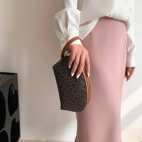 Pochette da Donna in Pelle PU di Tendenza Stampa Monogramma Borsa Cosmetica a Mezzaluna Con Cinturino per Uso Quotidiano
