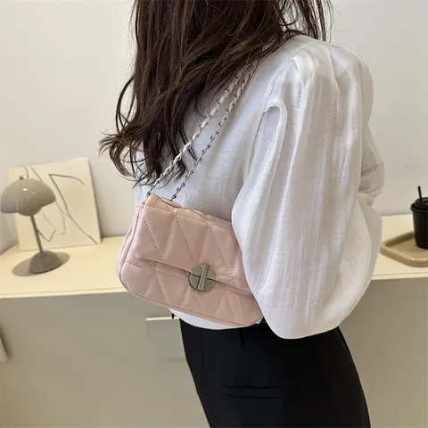 Women Quilted Crossbody Bag PU Leather Rhombic Pattern Small Square Shoulder Bag With Silver Chain Strap Fashion Daily Party Handbag