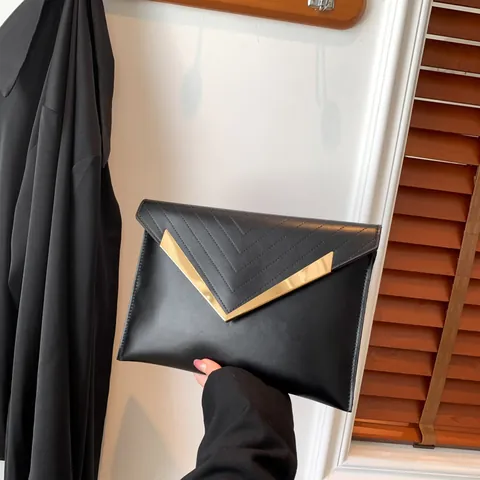 Pochette Enveloppe en Cuir PU pour Femme Matelassée Chevron avec Décoration en Métal en V Sac de Soirée Simple Rétro Grande Capacité Portefeuille