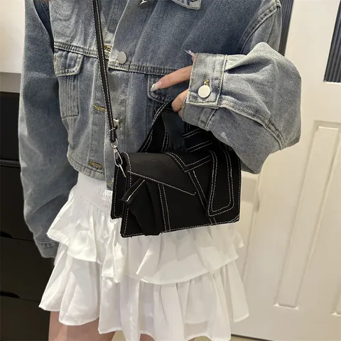 Sac Bandoulière Femme en Denim Surpiqûres Contrastées Patchwork Sac Téléphone Poignée Nouée Petit Sac Carré Épaule Casual