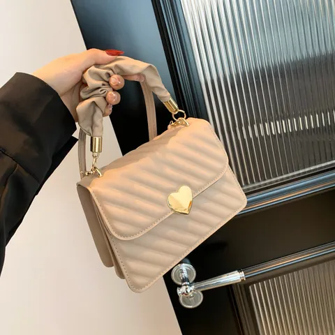 Women Quilted PU Leather Shoulder Bag With Heart Metal Lock Scrunchie Handle Crossbody Handbag Fashion Commuter Purse