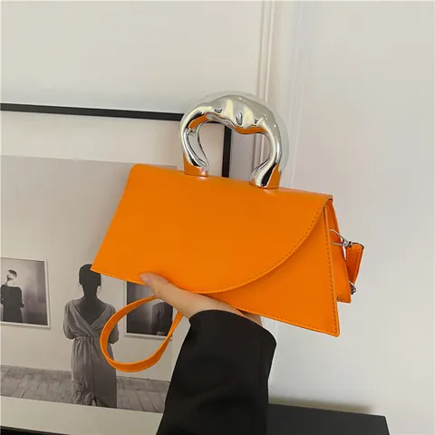 Sac À Main Femme Minimaliste En Cuir PU Avec Poignée Métallique Argentée Irrégulière Sac À Bandoulière Mode Pour Les Trajets