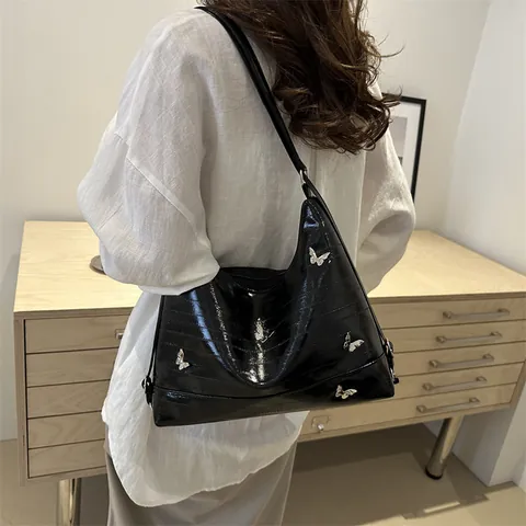 Women Fashion PU Leather Shoulder Bag Large Capacity Tote Bag With Butterfly Metal Decor Summer Y2K Minimalist Underarm Bag
