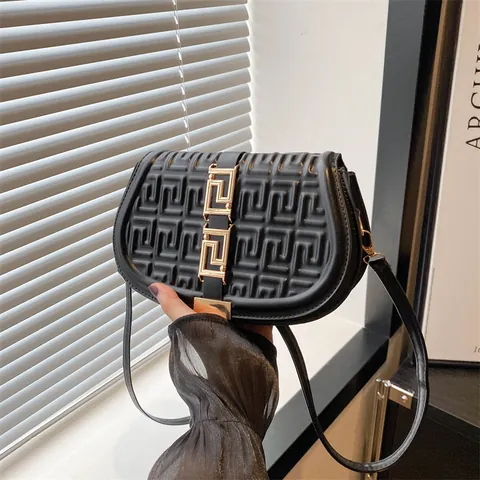 Dames Geometrische Meander Reliëf Zadeltas Mode PU Leer Crossbody Tas Gouden Metalen Gesp Schoudertas Voor Dagelijks