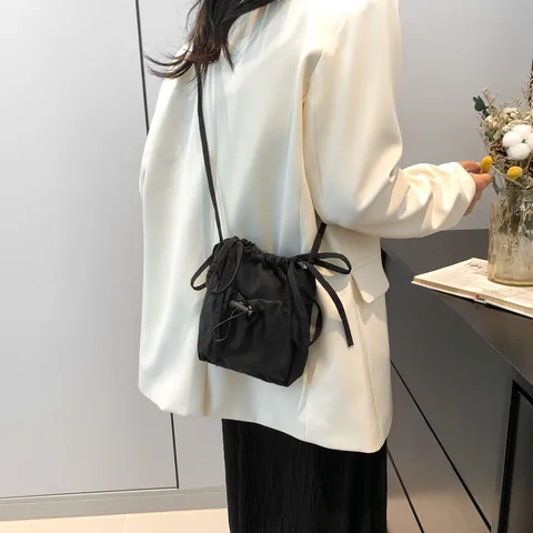 Damen Kordelzug Eimertasche Minimalistisch Nylon Canvas Casual Einfarbig Kleine Umhängetasche Mit Verstellbarem Riemen