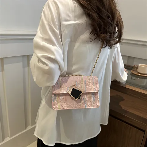 Borsa Quadrata Piccola da Donna con Ricamo Colorato Borsa a Spalla a Tracolla con Catena in Oro in Pelle PU di Lusso Chiusura Geometrica Retrò