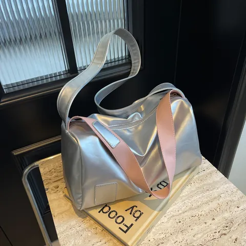 Damen Große Kapazität PU Leder Kissen Umhängetasche Mode Minimalistische Crossbody Boston Bag Mit Kontrast Weitem Gurt