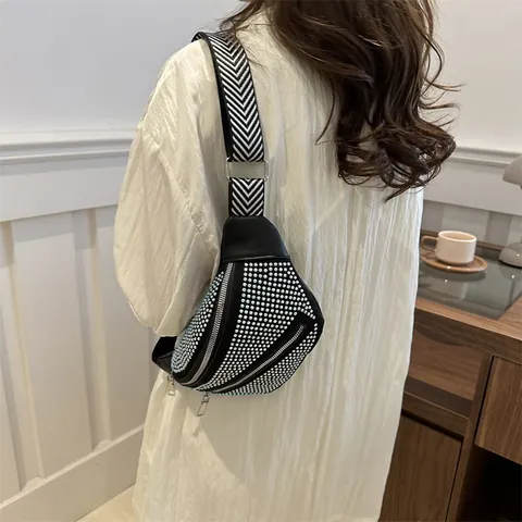 Femme Sac Banane avec Strass Mode Large Bandoulière Chevrons Sac de Poitrine Streetwear Cuir PU Sacoche
