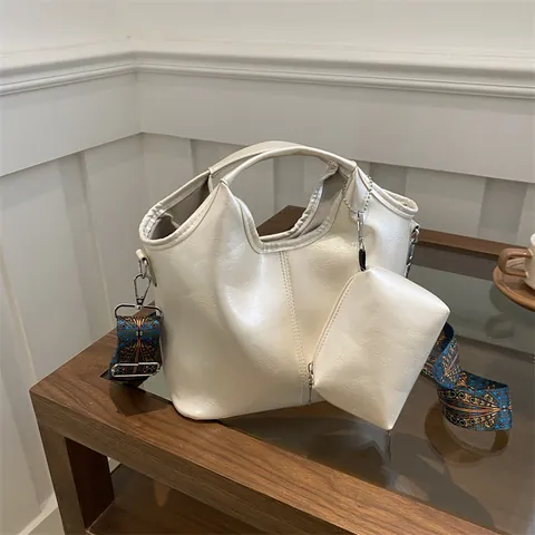 Borsa a Secchiello in Pelle PU Con Pochette e Tracolla Ricamata Etnica Borsa a Mano da Donna Grande Capacità Shopping Bag