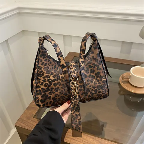 Vintage Leopard Print PU Leather Crescent Underarm Bag For Women Fashion Hobo Shoulder Bag With Golden Metal Hook Decor