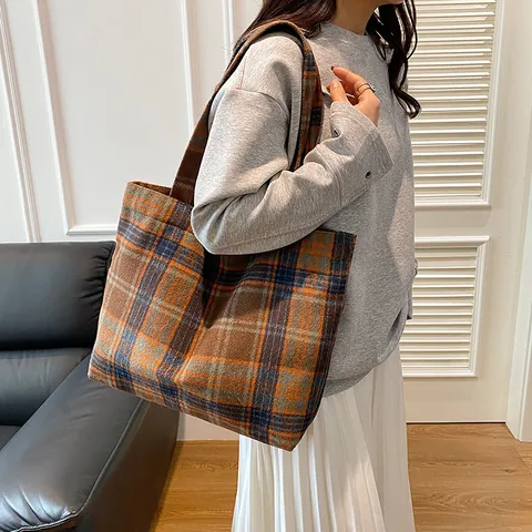 Sac Fourre-Tout à Carreaux Vintage Grande Capacité Tissu Composite Sac Bandoulière Femme Design Rétro Décontracté Navettage