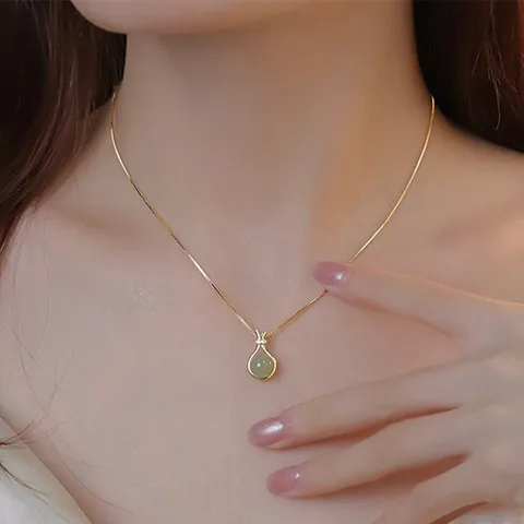 Collana Con Ciondolo A Sacchetto Della Fortuna In Stile Cinese In Acciaio Al Titanio Con Finta Giada E Künstliche Perle Regalo Per Donna