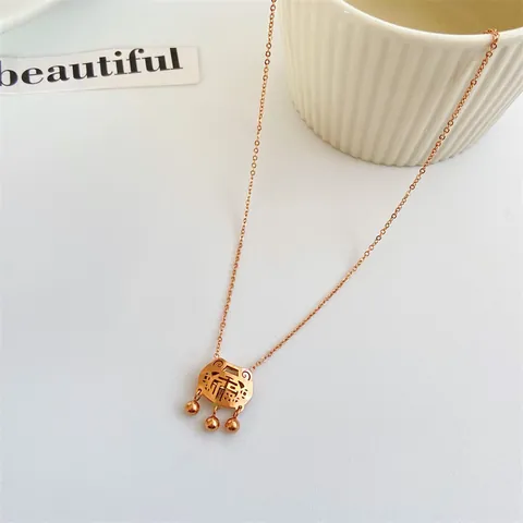 Collana Vintage in Acciaio al Titanio Placcato Oro Rosa Con Pendente a Lucchetto Lunga Vita Cinese e Carattere Fu Design Vuoto Donna Gioielli