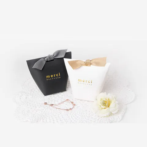 Scatola Regalo Nera in Stile Coreano con Stampa in Oro Fiocco di Nastro Merci Beaucoup Testo Francese per Matrimonio Festa