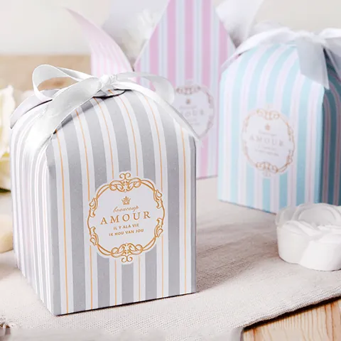 Elegante Scatola Regalo In Carta A Righe Con Fiocco In Raso Doratura Scritta Amour Per Matrimonio Festa Caramelle Sciarpa Calze Scatola Di Imballaggio