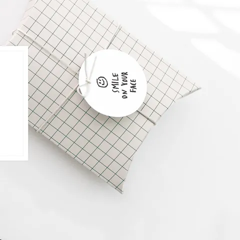 Minimalist Round White Cardstock Gift Tags With Smile Face Pattern For Handmade Products Gift Wrapping Decoration Stationery