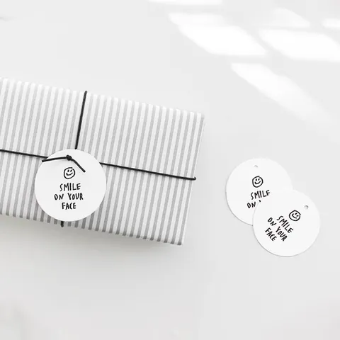 Minimalist Round White Cardstock Gift Tags With Smile Face Pattern For Handmade Products Gift Wrapping Decoration Stationery