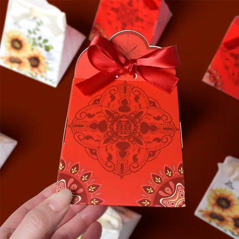 Chinesischer Stil Hochzeits-Süßigkeiten-Box Dreieck-Geschenkbox Mit Satinband Rot Doppelglück Weiß Sonnenblume Party Verpackung