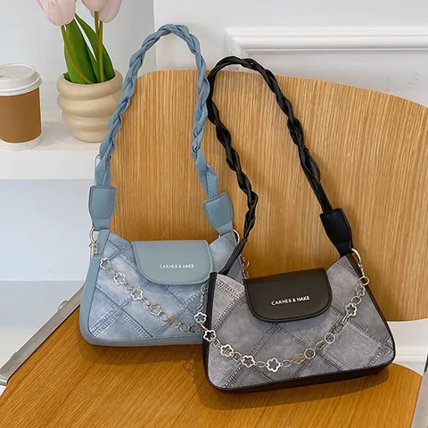 Borsa Sottobraccio Donna Vintage Texture Denim Patchwork PU Trapuntata a Spalla Con Catena in Metallo a Fiore Tracolla Intrecciata