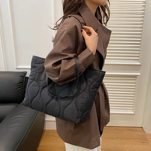 Bolso Tote de Nailon Acolchado de Gran Capacidad para Mujer con Pespunte de Onda Bolso de Hombro Ligero Minimalista Color Sólido para Diario