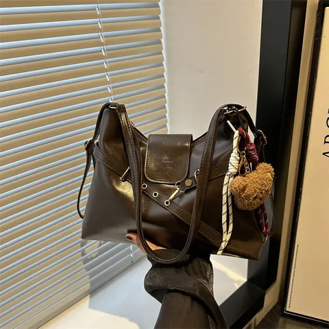 Damen Große Kapazität PU Leder Tote Bag Mode Ziernähte Retro Umhängetasche Mit Bär Anhänger Pendeln Handtasche