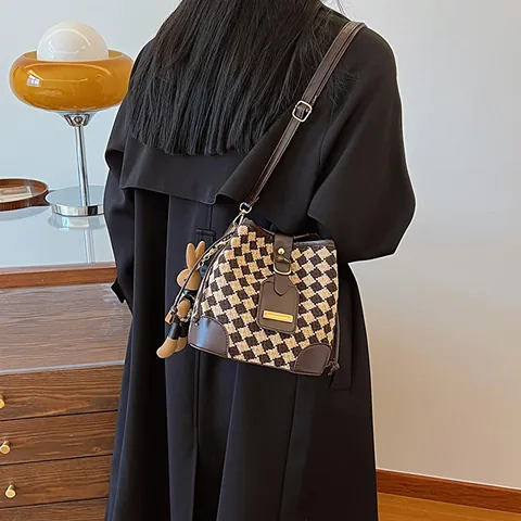 Vintage Tweed Houndstooth Bucket Bag For Women Retro Checkerboard Crossbody Bag With Rabbit Plush Pendant Shoulder Bag