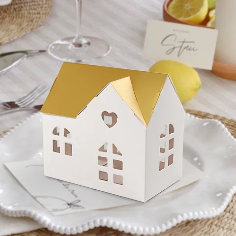 White House Shape Candy Gift Box Gold Roof Hollow Heart Window Folding Paper Favor Boxes For Wedding Party Packaging