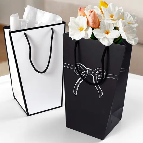 Bolsa de Regalo de Papel Trapezoidal Minimalista Borde Contraste Monocromo Lazo Dibujado a Mano Embalaje Flores Bolsa de Mano Portátil