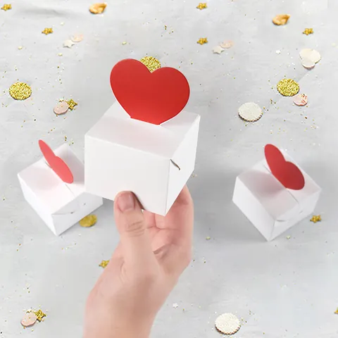 Minimalist White Cardboard Square Gift Box With Red Heart 3D Decoration For Valentine Day Wedding Party Candy Treat Packing Box
