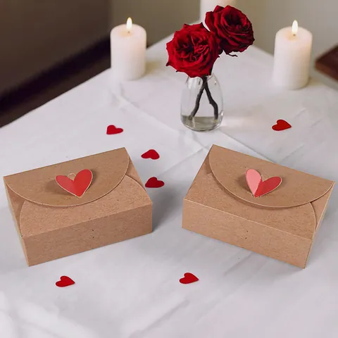 Kraft Paper Gift Box Red Heart Clasp Envelope Shape Wedding Candy Box Valentine's Day Small Gift Packaging