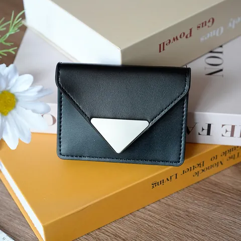 Damen Minimalistische PU-Leder Mini-Umschlag-Brieftasche Mit Dreieckiger Metallschnalle Multi-Kartensteckplatz Kurze Münzbörse Mode Geschenk