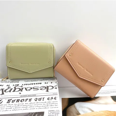Portafoglio Donna Corto a Tre Ante in Pelle PU Stampa Forever Sunshine Borchie in Metallo Cerniera Multi Slot Carte Portamonete Mini Clutch
