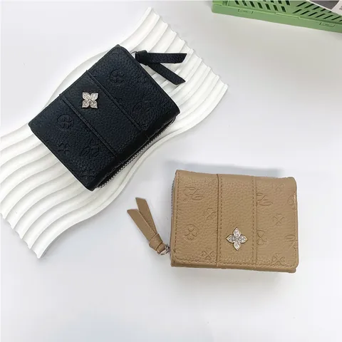 Women Fashion Short Wallet PU Leather Litchi Pattern Embossed Clover Rhinestone Zipper Coin Purse Card Holder Ladies Elegant Trifold Wallet