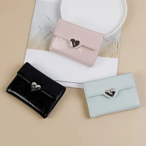 Damen Mini Brieftasche Aus PU Leder Mit Riss-Textur Herz-Metallschnalle Kartenhalter Kleine Dreifach Gefaltete Geldbörse